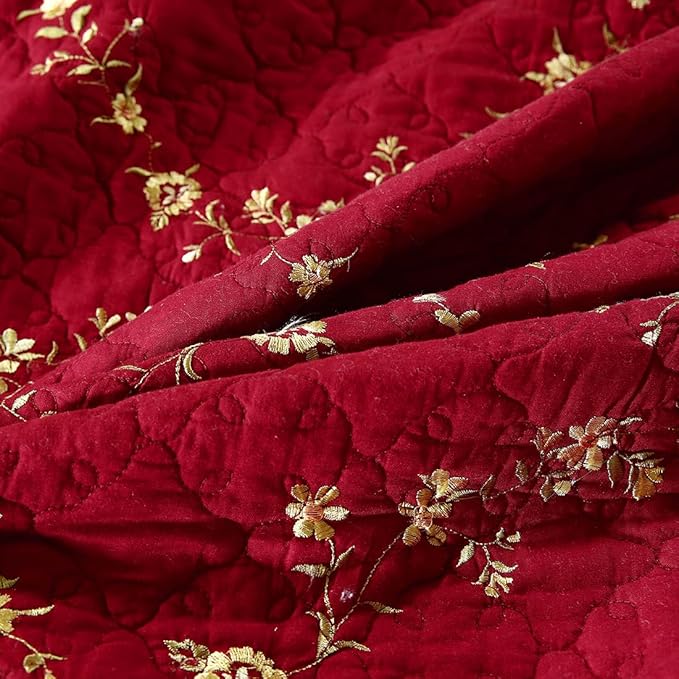 vctops 3-Piece Christmas Red Floral Embroidered Bedspread Coverlet Set 100% Cotton Reversible Patchwork 1 Quilt and 2 Pillow Shams Full/Queen, Red