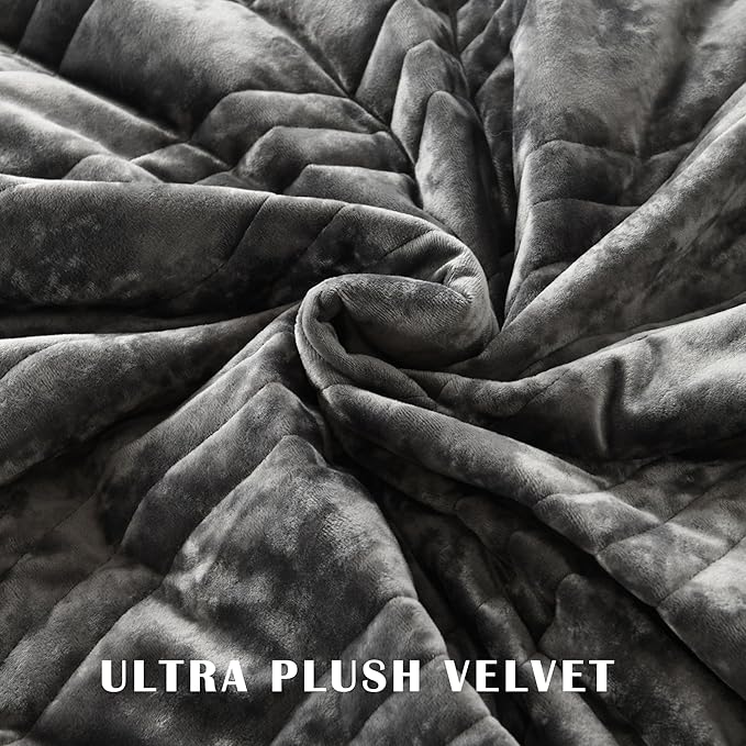 Velvet Quilt Set, Grey Velvet Quilt King Size Comforter Set, Luxury Bedding Soft Plush Bedspread, Machine Washable Coverlet, All-Season 3 Pieces