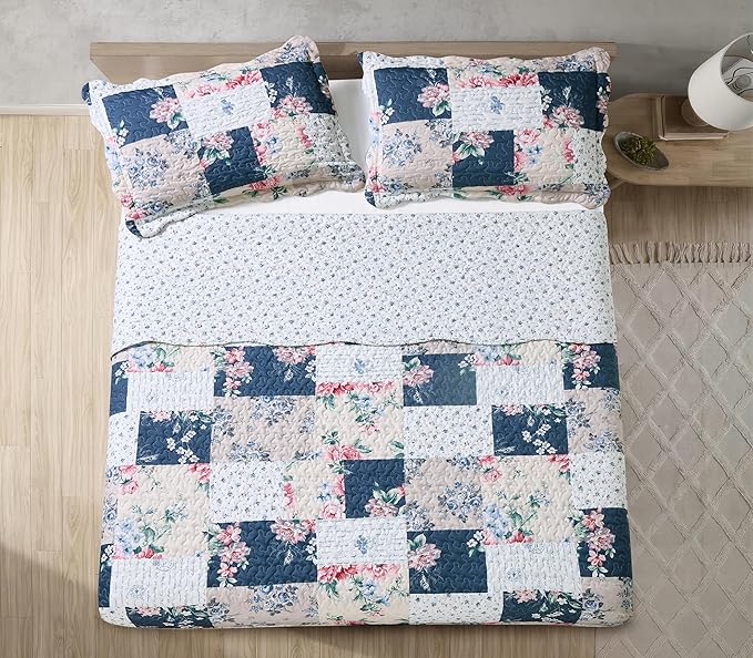 Brilliant Sunshine Roses in Beige Quilt Set, 3-Piece Bedding Sets, Lively Patchwork Design, Washable and Reversible Bedspread, Soft Lightweight Coverlet, All-Season, King/Cal King, Vintage Indigo
