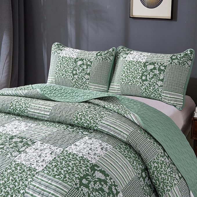 Mybedsoul Green Boho Queen Quilt Set, 3-Piece Reversible Soft Plaid Floral Bedding Set with 2 Pillow Shams - Sage Green Queen Size Quilt Bedspread Coverlet Set 90” x 96”