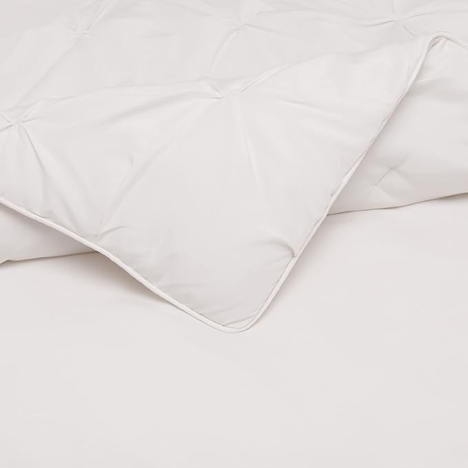 Amazon Basics Warm, Breathable Queen Size Comforter Sets, All-Season Down-Alternative 3-Piece Bedding Set, Pinch Pleat Design, Full/Queen Size, Cream