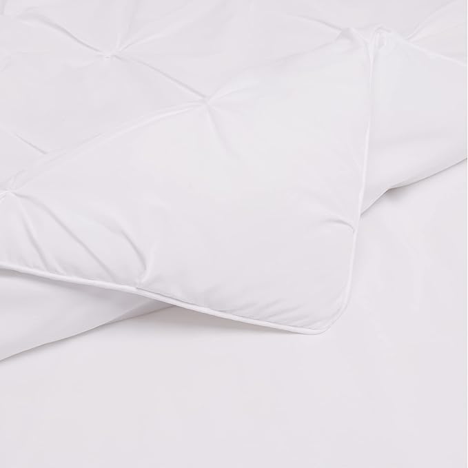 Amazon Basics Soft, Lightweight Twin Size Comforter Sets, All-Season Down-Alternative 2-Piece Bedding Set, Pinch Pleat Design, Twin/TwinXL Size, Bright White