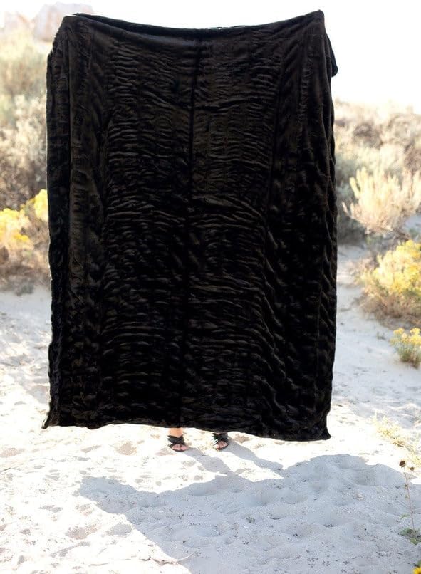 Minky Couture Hugs Blanket - Extra Plush Blanket for Premium Gifting - Stretchy Bubbled Cozy Throw - Silky Smooth - Durable & Machine-Washable - Travel-Friendly - Travel, Black