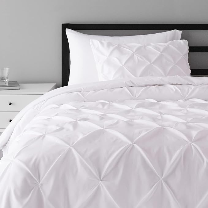 Amazon Basics Soft, Lightweight Twin Size Comforter Sets, All-Season Down-Alternative 2-Piece Bedding Set, Pinch Pleat Design, Twin/TwinXL Size, Bright White