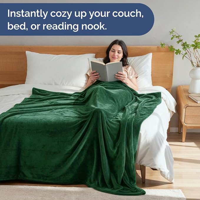 Ultra Soft Fleece Blanket Queen Size - Flannel Fleece Luxury Queen Blanket - Lightweight for Couch Bed Chair - Thick, Warm & Breathable - All Season Cozy Anti-Static Microplush Bedding, Forest Green