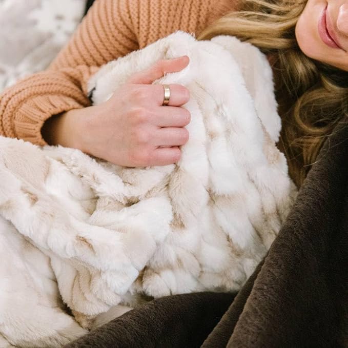 Minky Designs Crème Brulee Minky Blanket – Ultra Soft Faux Fur Throw Blanket for Couch, Bed & Home – Fluffy, Warm & Luxurious – Posh Collection (Medium, 50x60)