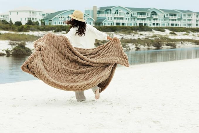 Minky Couture Hugs Blanket - Extra Plush Blanket for Premium Gifting - Stretchy Bubbled Cozy Throw - Silky Smooth - Durable & Machine-Washable - Travel-Friendly - Grande, Milk Chocolate