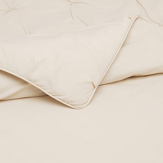 Amazon Basics King Size Soft, Lightweight Comforter Sets, All-Season Down-Alternative 3-Piece Bedding Set, Pinch Pleat Design, Beige