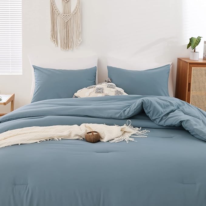 ROSGONIA Oversized Queen Comforter Dusty Blue, 3pcs (1 Comforter & 2 Pillowcases) Lightweight Oversized Queen Comforter Sets Bedding Blanket Quilts