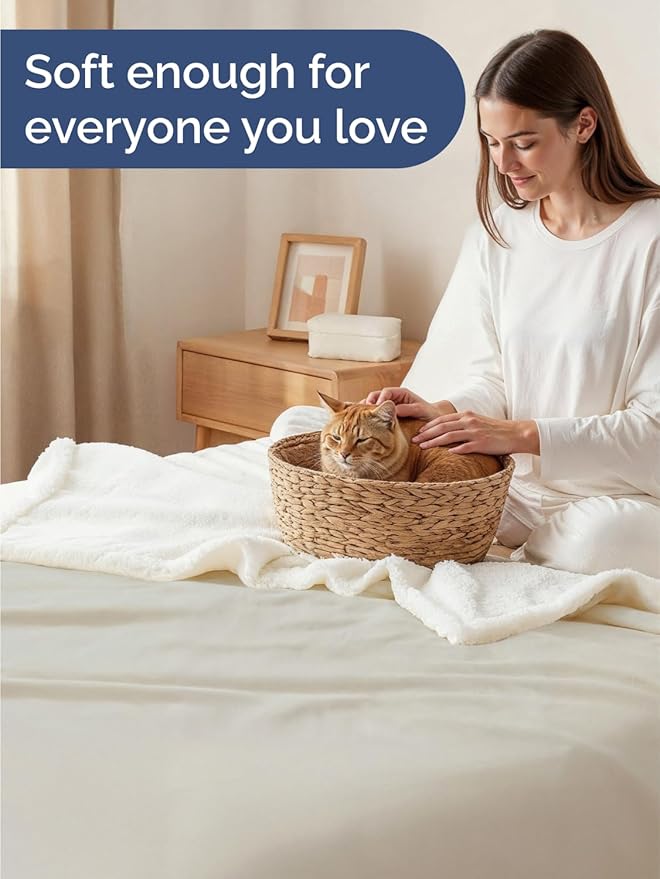 Sherpa Fleece Blanket Twin Size - Reversible Sherpa Fleece Twin Blanket - Super Soft Double Sided for Bed, Sofa, Couch - Thick, Warm, Fuzzy and Plush - Luxurious Bedding for Winter - Cream, 60" x 80"