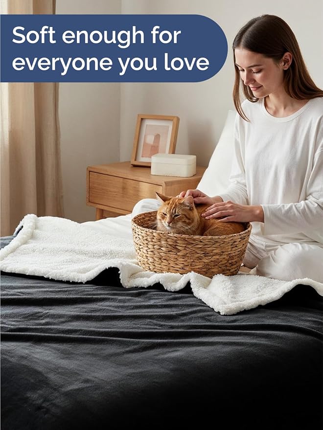 Sherpa Fleece Blanket Queen Size - Reversible Sherpa Fleece Queen Blanket - Super Soft Double Sided for Bed, Sofa, Couch - Thick, Warm, Fuzzy & Plush - Luxurious Bedding for Winter - Black, 90" x 90"