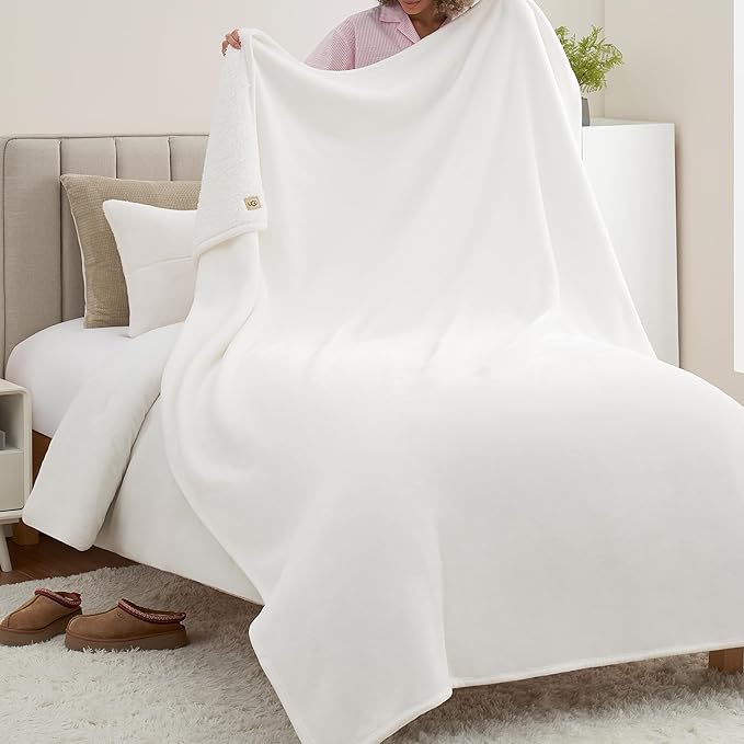 UGG Ariana Twin/Twin XL Blanket Fleece Fluffy Reversible Soft Fuzzy Bedding Cozy Big Plush Warm Oversized Bed Blanket Machine Washable Bedroom Decor for Dorm or Bed, 60-inch x 90-inch, White Snow