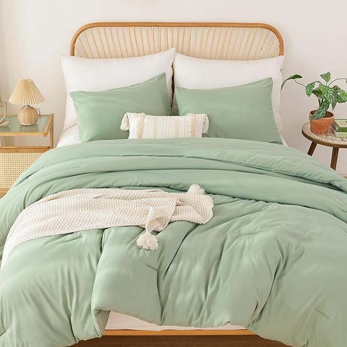 ROSGONIA King Size Sage Green Comforter Set - 3 Piece Bedding Set with Boho Style, Lightweight Down Alternative Comforter, Cozy Blanket Bedspreads Quilt for All Seasons