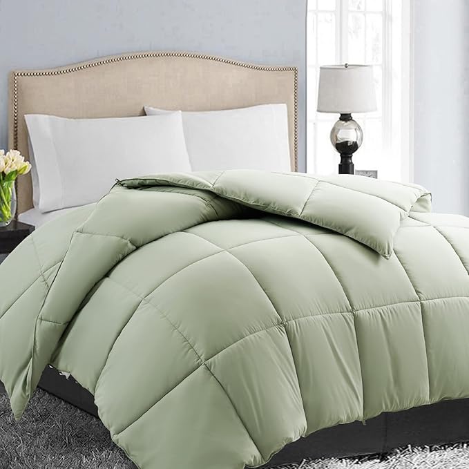 EASELAND Oversized Queen Down Alternative Comforter - Quilted Duvet Insert for All Seasons, Soft Lightweight with Corner Tabs, Summer Winter Warm Bedding, Sage Green 98×98 Inches