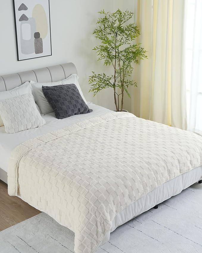Uttermara Weighted Blankets for Adults Full Size(15lbs, 48" x 72", Cream White), 3D Jacquard Checkered Warm Sherpa Heavy Blanket, Soft Fuzzy Weighted Blankets for Couch Bed Sofa