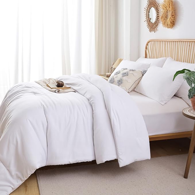 ROSGONIA Twin/Twin XL Comforter Set for College Girls Boys White, 1 Boho Comforter & 1 Pillowcase, Lightweight Kids Comforter All Season Dorm Bedding