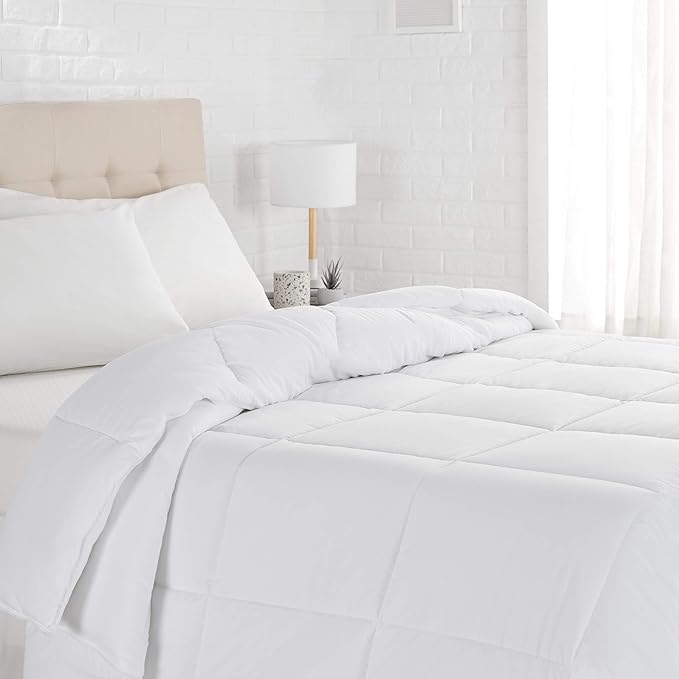 Amazon Basics White Down Alternative Comforter and Duvet Insert with Corner Tabs (Twin, Light)