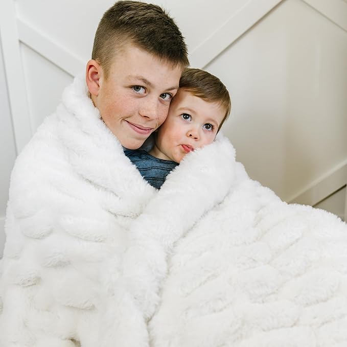 Minky Designs Polar Bear Minky Blanket – Ultra Soft Faux Fur Throw Blanket for Couch, Bed & Home – Fluffy, Warm & Luxurious – Chic Collection (X-Large, 60x84)