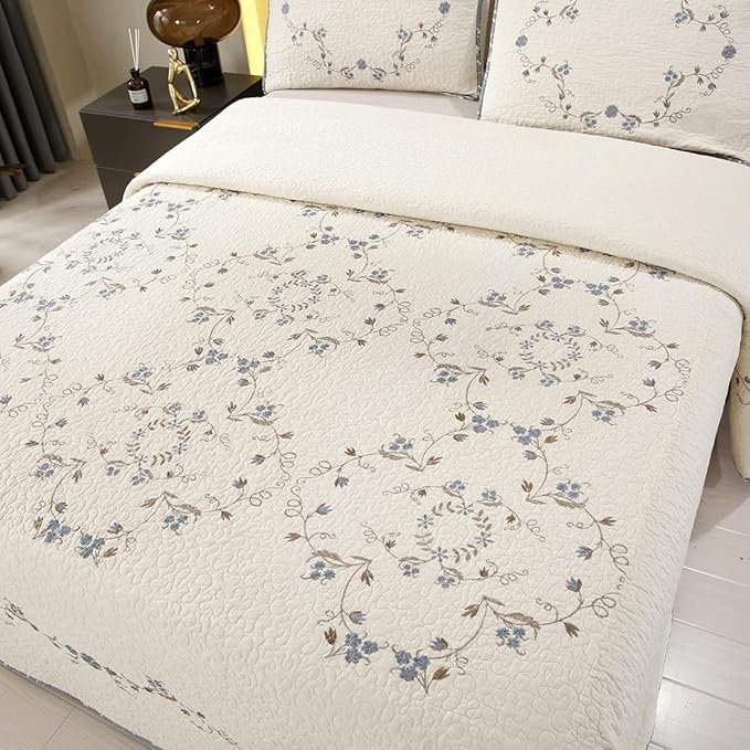 vctops 3-Piece Elegant Floral Embroidered Bedspread Coverlet Set 100% Cotton Reversible Patchwork 1 Quilt and 2 Pillow Shams Full/Queen, Flower B