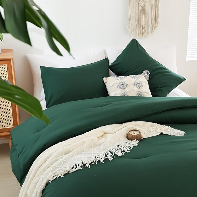 ROSGONIA Oversized King Comforter 128x120, 3pcs Super King Plus (1 Dark Green Comforter & 2 Pillowcases) Lightweight Bedding Set Quilt