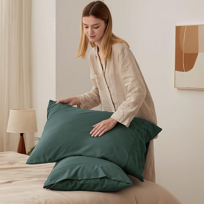 Bedsure Pillow Cases Standard Size Set of 2 - Forest Green Brushed Microfiber Pillowcases, Super Soft and Cozy Pillow Case Covers with Envelope Closure, Wrinkle, Fade and Stain Resistant, 20x26 Inches