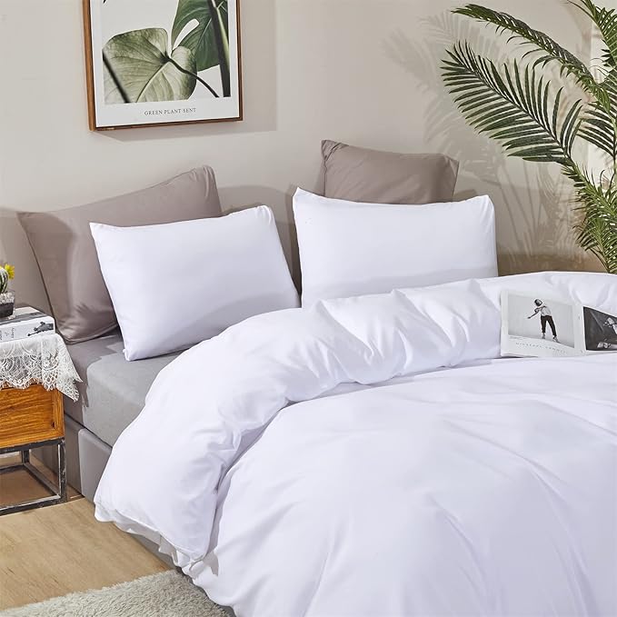KAREVER White Fluffy Comforter Queen Women Soft White Bedding Men Durable Breathable Blanket Queen Lightweight Bed Comforter