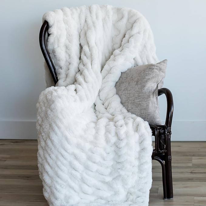 Minky Designs Polar Bear Minky Blanket – Ultra Soft Faux Fur Throw Blanket for Couch, Bed & Home – Fluffy, Warm & Luxurious – Chic Collection (Large, 60x72)