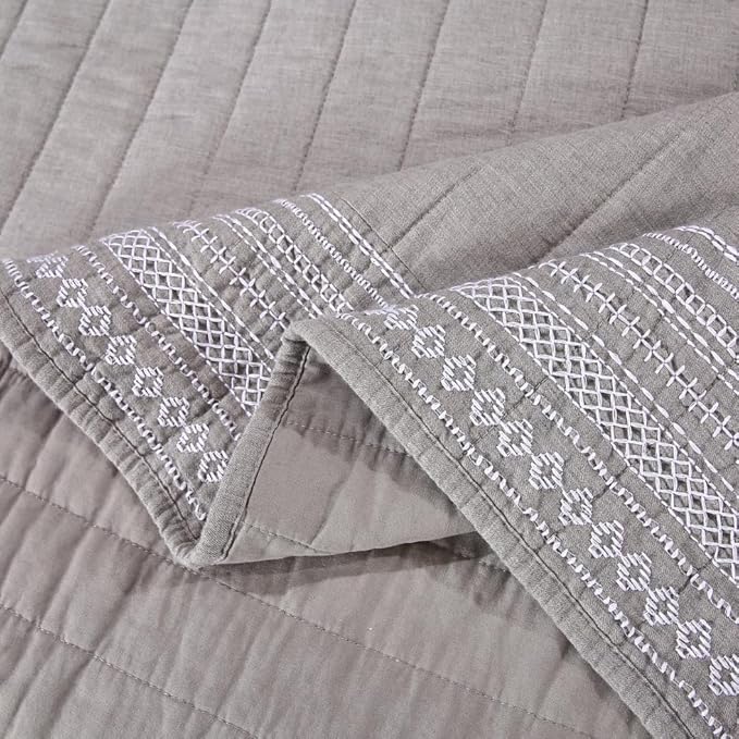Quilt Set Floral Leaves 3D Embroidery Pattern 3 PCS Cotton Reversible Quilted Embroidered Decorative Bedspreads Coverlet Set, Lightweight &Soft Queen Size Beige Bedding Coverlet for All Season