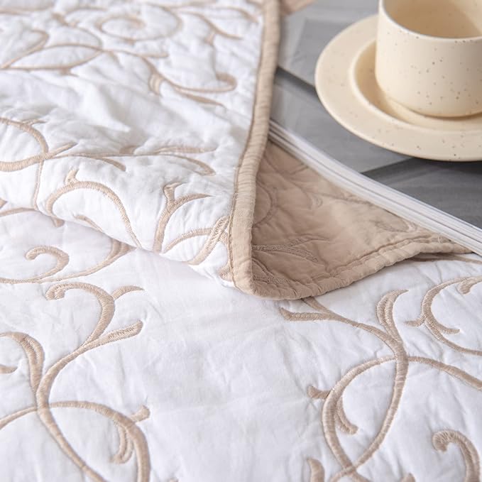 ROOMLIFE Country Quilt Bedspread & Coverlet King Size - Lightweight Vine Embroidery Pattern Reversible Bedding Set, Modern Style All Season - 3 Piece (1 Quilt, 2 Pillow Shams)