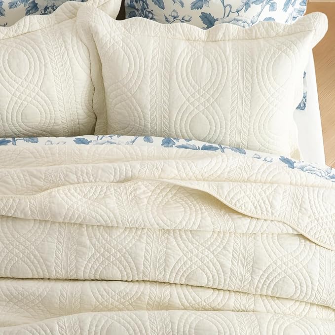 EVERGRACE 100% Cotton Scallop Quilt Set, Queen Size 3 Piece Set – Lightweight Bedspread with 2 Shams, Soft Prewashed Coverlet for Cozy and Elegant Bedding, Ivory Cream
