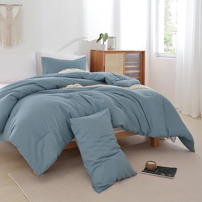 ROSGONIA Oversized Queen Comforter Dusty Blue, 3pcs (1 Comforter & 2 Pillowcases) Lightweight Oversized Queen Comforter Sets Bedding Blanket Quilts