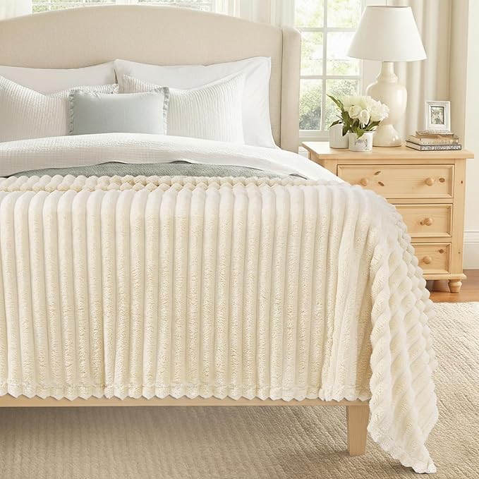 decorUhome Christmas Soft Fleece Beige Twin Blanket for Bed, Cozy Fluffy Plush Flannel Striped Throws for Couch Sofa, Lightweight Decorative Ribbed Fuzzy Blanket for Woman, 60x80 Inches