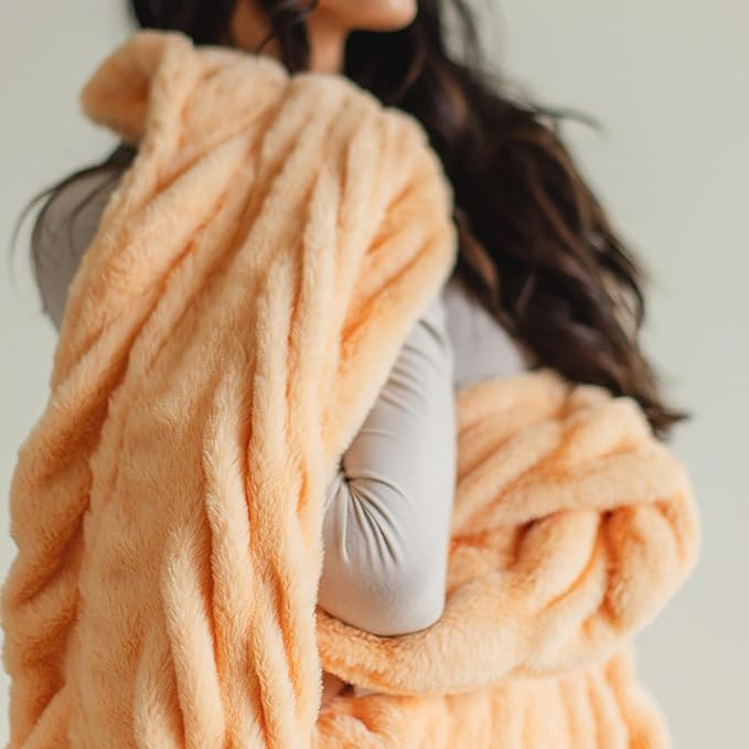 Minky Designs Passionate Peach Minky Blanket – Ultra Soft Faux Fur Throw Blanket for Couch, Bed & Home – Fluffy, Warm & Luxurious – Chic Collection (Large, 60x72)