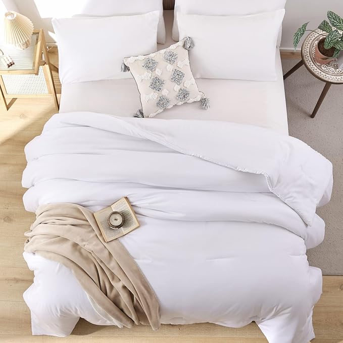 ROSGONIA Oversized King Comforter 128x120, 3pcs Super King Plus (1 White Comforter & 2 Pillowcases) Lightweight Oversized Bedding Set Blanket