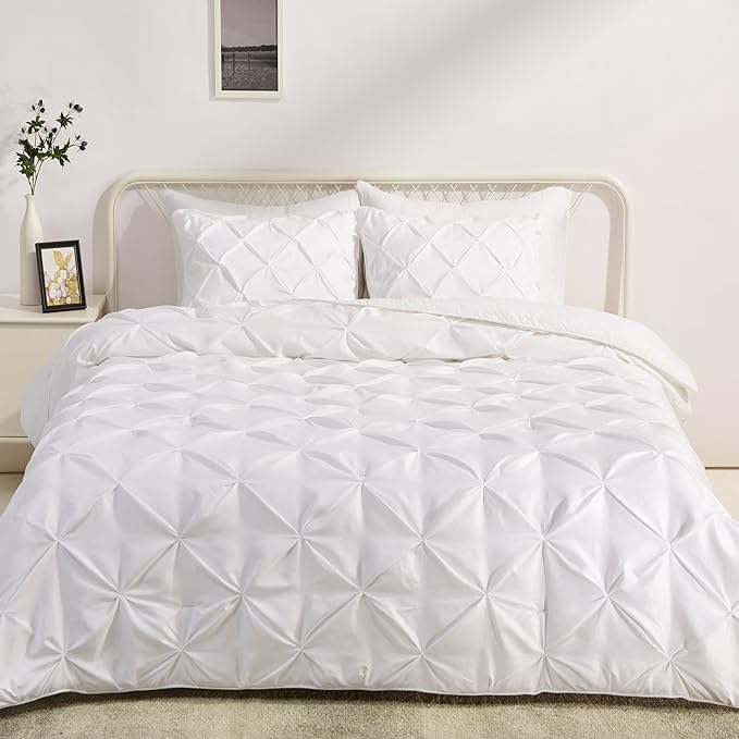 Amazon Basics King Size Soft, Lightweight Comforter Sets, All-Season Down-Alternative 3-Piece Bedding Set, Pinch Pleat Design, Bright White