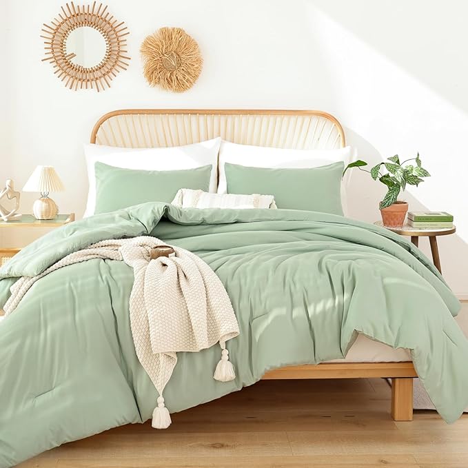 ROSGONIA Oversized King Comforter 128x120, 3pcs Super King Plus (1 Sage Green Comforter & 2 Pillowcases) Lightweight Oversized Bedding Set Quilt