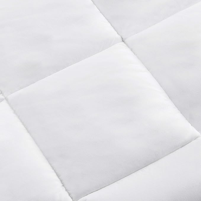 Amazon Basics White Down Alternative Comforter and Duvet Insert with Corner Tabs (Full/Queen, Light)