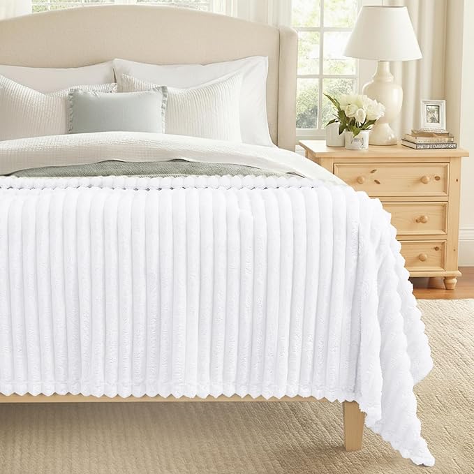 decorUhome Christmas Soft Fleece White Throw Blanket for Couch, Cozy Fluffy Plush Flannel Striped Blanket for Sofa Bed, Lightweight Decorative Ribbed Fuzzy Blanket for Woman, 50x60 Inches