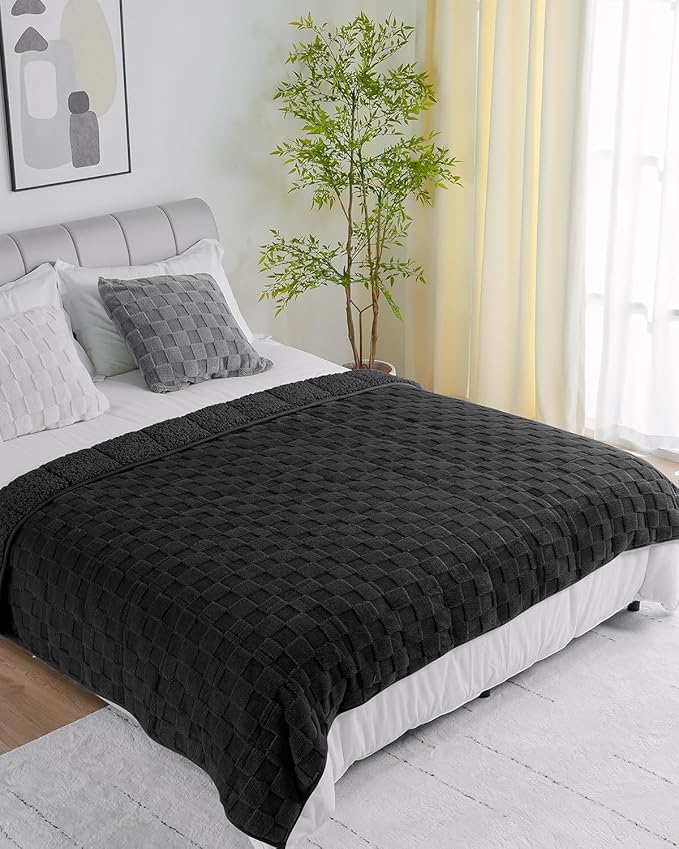 Uttermara Sherpa Fleece Weighted Blanket Full Size(15lbs, 48" x 72", Black), 3D Jacquard Checkered Warm Sherpa Heavy Blanket for Adults, Soft Fuzzy Weighted Blankets for Couch Bed Sofa