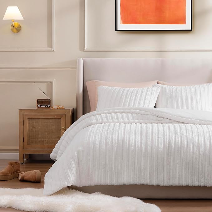 UGG Full/Queen Comforter Set with 2 Pillow Shams Plush Faux Fur Bedding Soft Warm Down Alternative Comforter Washable Hypoallergenic Fluffy Blanket Set for Bedroom, Full/Queen, White Snow (Kenzie)