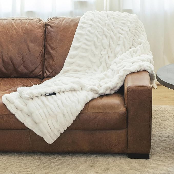 Minky Designs Polar Bear Minky Blanket – Ultra Soft Faux Fur Throw Blanket for Couch, Bed & Home – Fluffy, Warm & Luxurious – Chic Collection (X-Large, 60x84)
