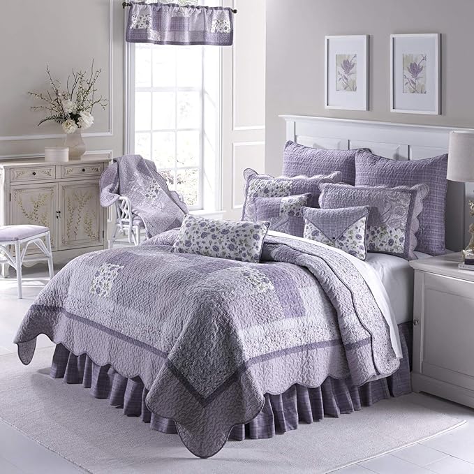 Donna Sharp Full/Queen Quilt - Lavender Rose Cotton Contemporary Quilt with Patchwork Pattern - Fits Queen Size and Full Size Beds - Machine Washable