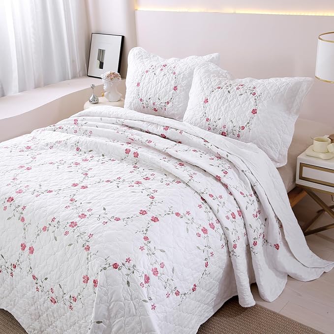 vctops 3-Piece Elegant Floral Embroidered Bedspread Coverlet Set 100% Cotton Reversible Patchwork 1 Quilt and 2 Pillow Shams Full/Queen, White