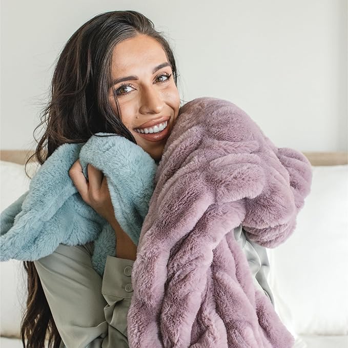 Minky Designs Violet Dream Minky Blanket – Ultra Soft Faux Fur Throw Blanket for Couch, Bed & Home – Fluffy, Warm & Luxurious – Chic Collection (Medium, 50x60)