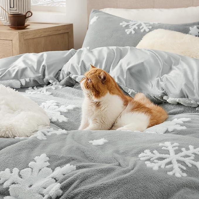 Bedsure Fluffy Duvet Cover Set - Ultra Soft Plush Shaggy Comforter Cover King Size, Warm Flannel Fleece Bed Sets for Winter, 3 Pieces, Snowflake Pattern, Grey