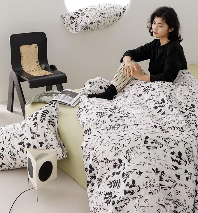 KAREVER Black Botanical Comforter Set Full White Black Floral Plant Bedding Comforter Set Girls Garden Pattern Printed on White Blanket Rustic Leaf Blossom Women White Farmhouse Comforter Full