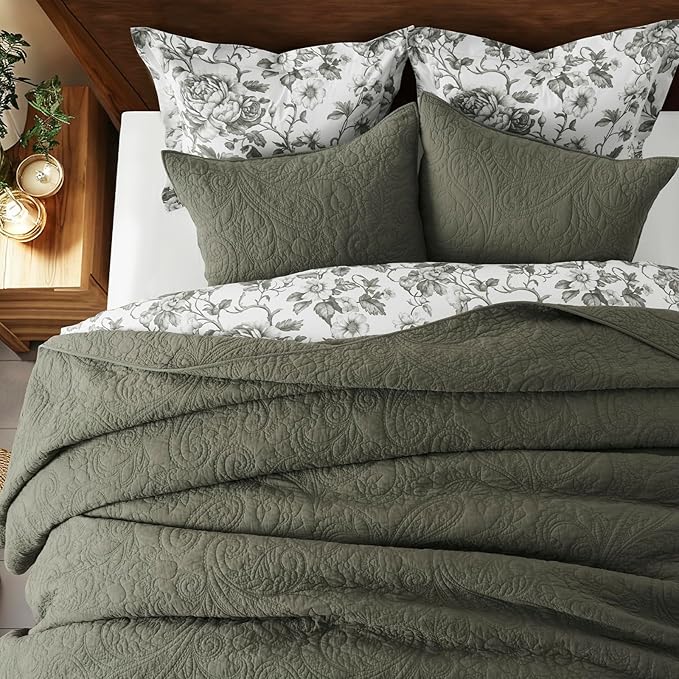 EVERGRACE 100% Cotton Paisley Quilt Set, King Size 3 Piece Set – Prewashed Lightweight Bedspread with 2 Shams, Soft & Breathable Matelasse Coverlet for All-Season Comfort, Olive Green