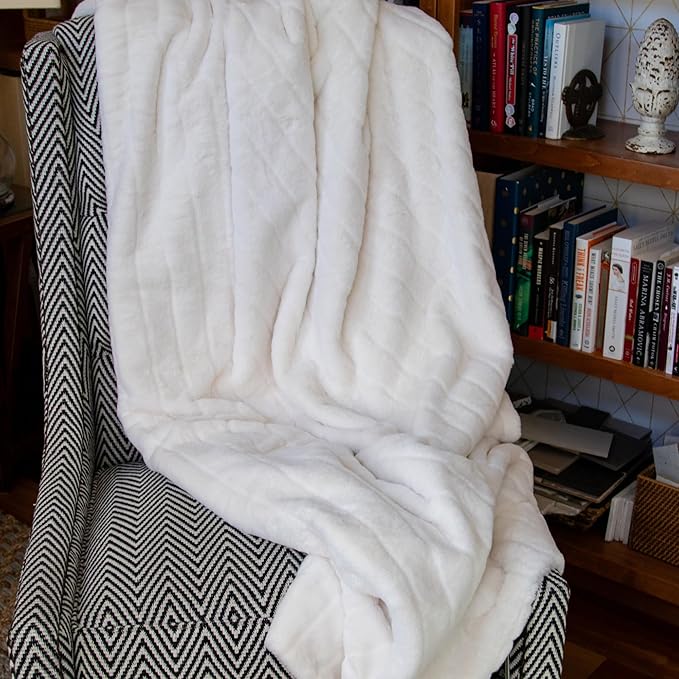 Minky Designs Polar Bear Minky Blanket – Ultra Soft Faux Fur Throw Blanket for Couch, Bed & Home – Fluffy, Warm & Luxurious – Posh Collection (Large, 60x72)