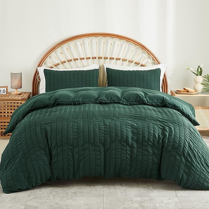 AveLom Dark Green Seersucker Duvet Cover Set Queen Size (90 x 90 inches), 3 Pieces (1 Duvet Cover + 2 Pillow Cases), Ultra Soft Washed Microfiber, Textured Duvet Cover with Zipper Closure, Corner Ties