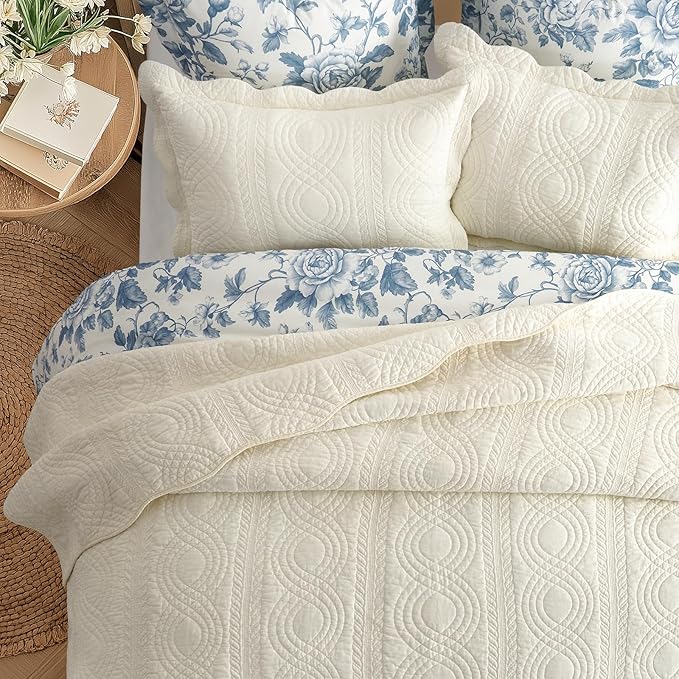 EVERGRACE 100% Cotton Scallop Quilt Set, King Size 3 Piece Set – Lightweight Bedspread with 2 Shams, Soft Prewashed Matelasse Coverlet for Cozy and Elegant Bedding, Ivory Cream